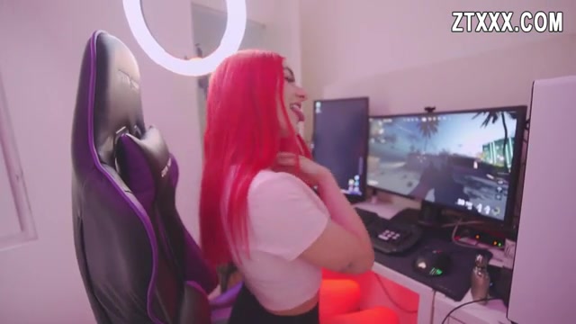 Pawg redhead getting creampie while playing