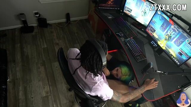 Baddie interrupts my game of apex legends